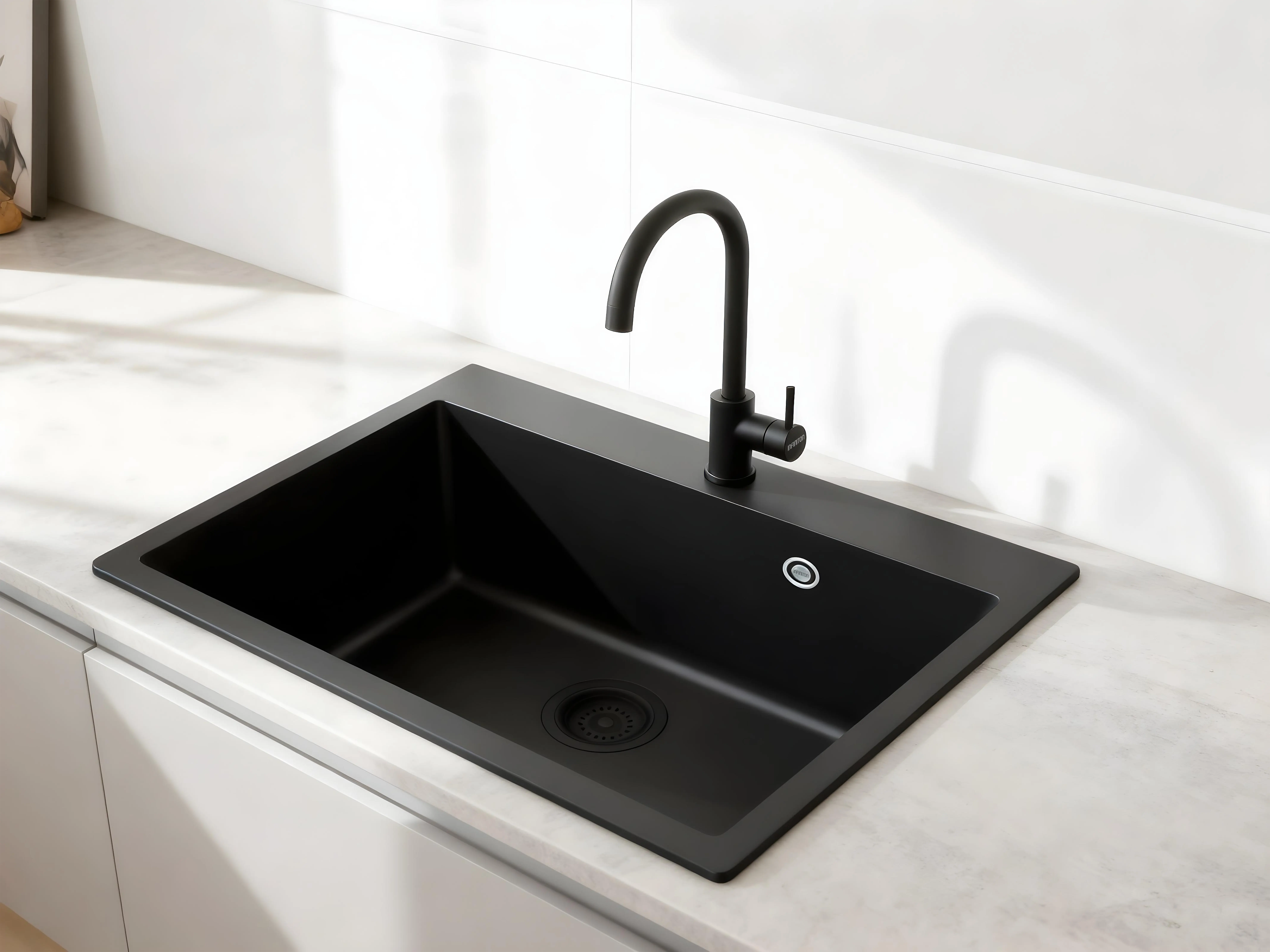 Fregadero modelo Disfrutar40.40QZ en una cocina negra