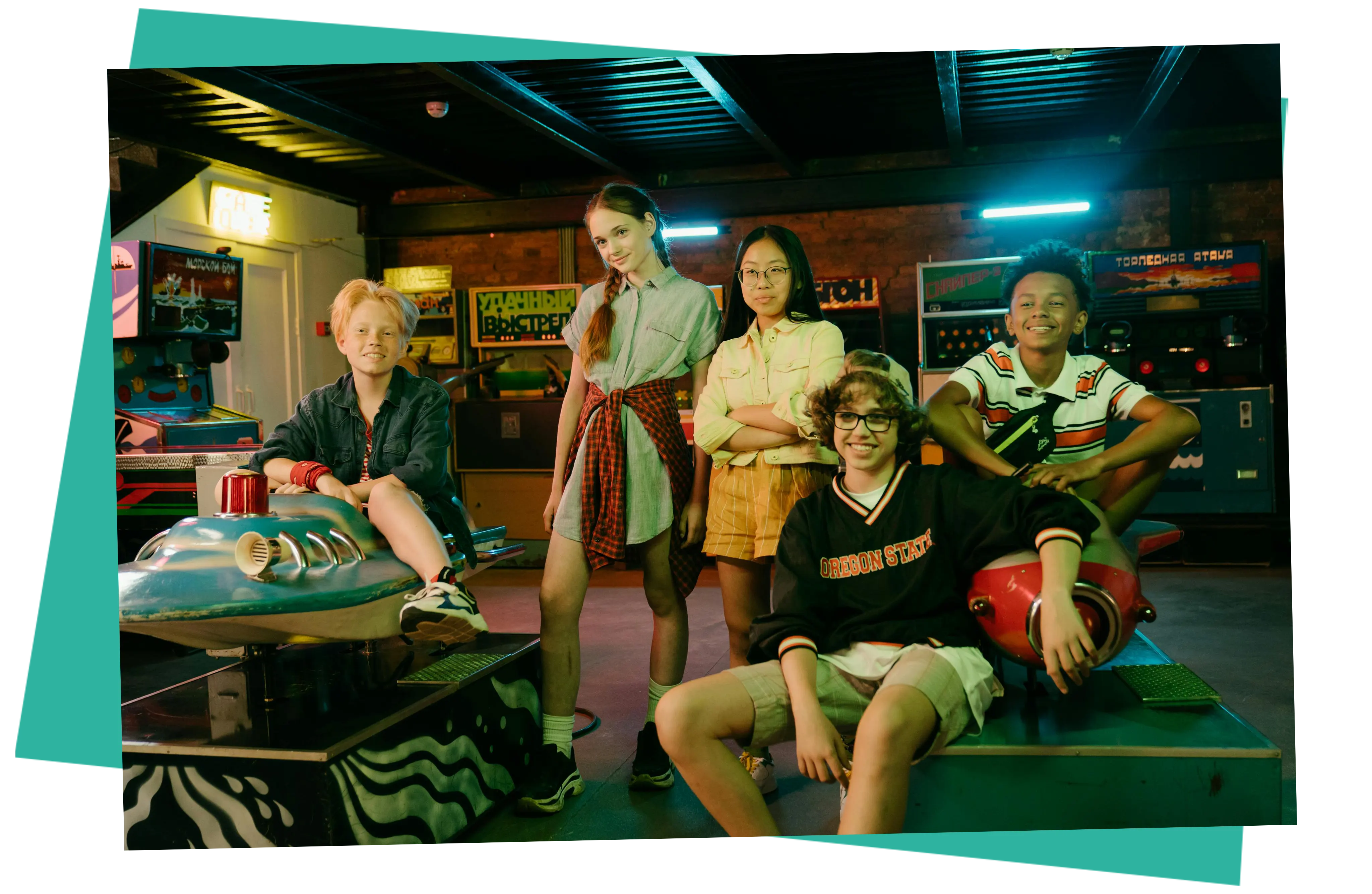 Fotografía niños en salon de recreativos