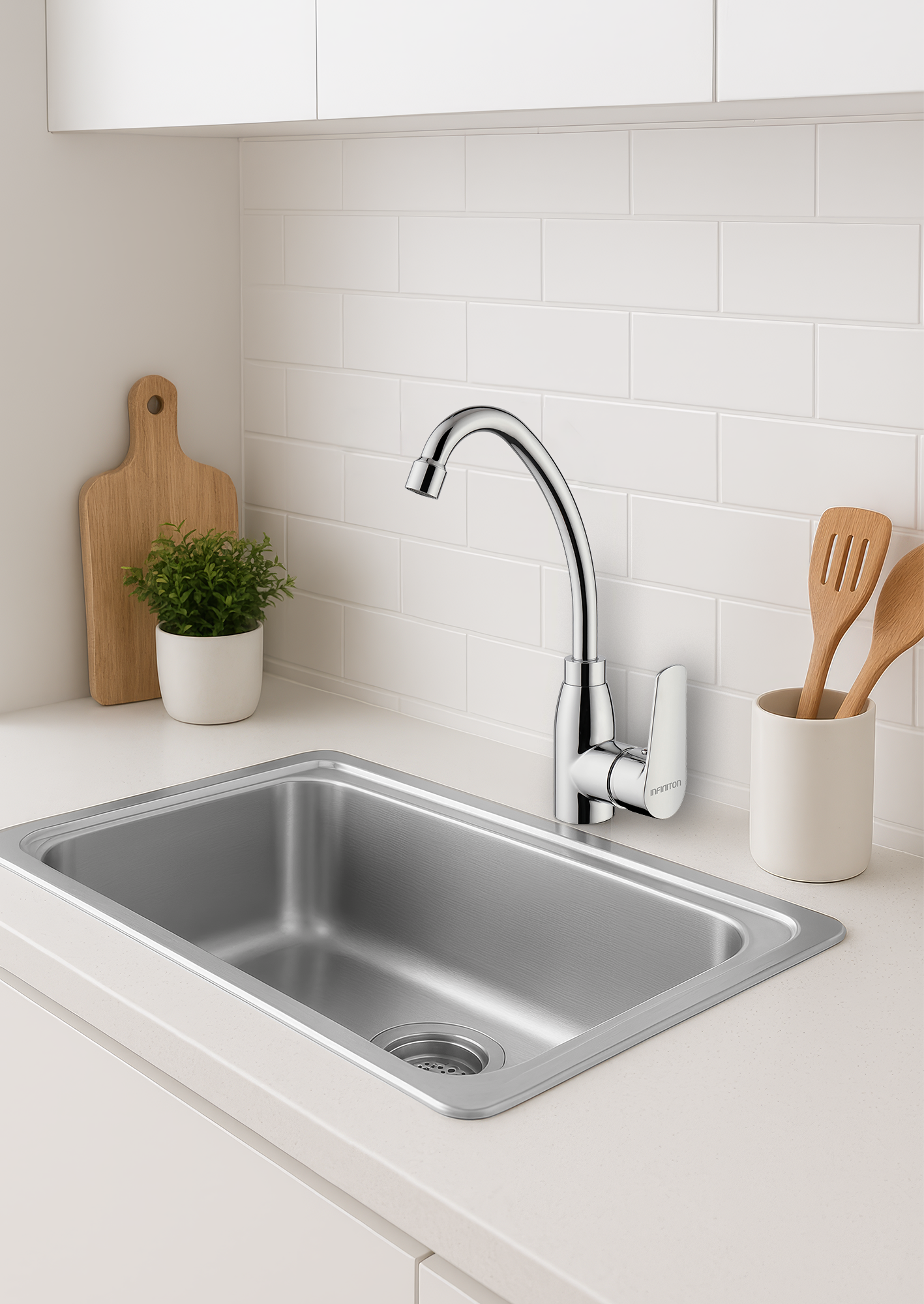 Grifo modelo PerezACH313 en una cocina blanca